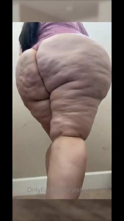 Huge boobs and giant ass