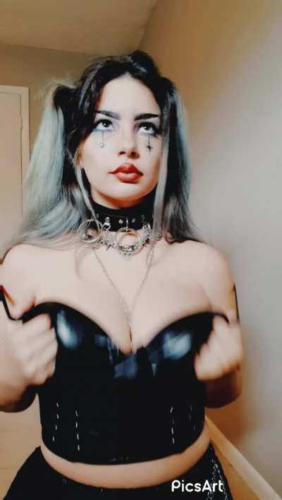 Space girl drop 🌌🚀☄👾 insta: smilebeliallovesu