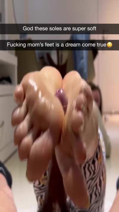 Mom helps out (Foot Fetish)