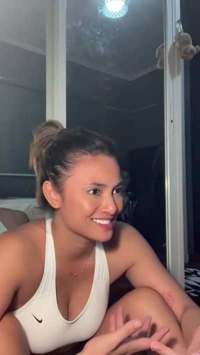 Klea Pineda