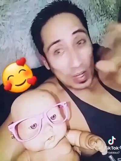 👶👱😳
