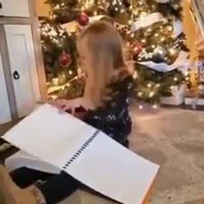 Blind girl gets a gift (wholesome freakout)