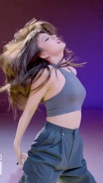 Yeji braless