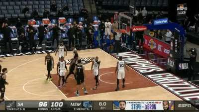 [Highlight] Morant knocks down the clutch free-throw to put the Grizzlies up 4 with 8 seconds left