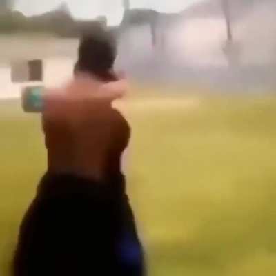 membro comum saindo no soco