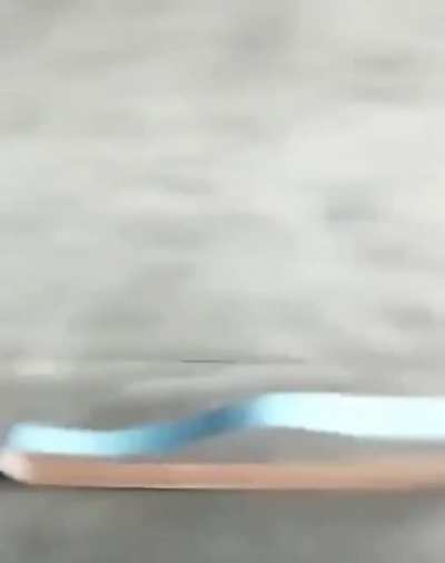 The way this belt perfectly flies off and keeps it’s shape