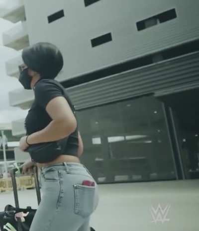 Looking fine af in jeans