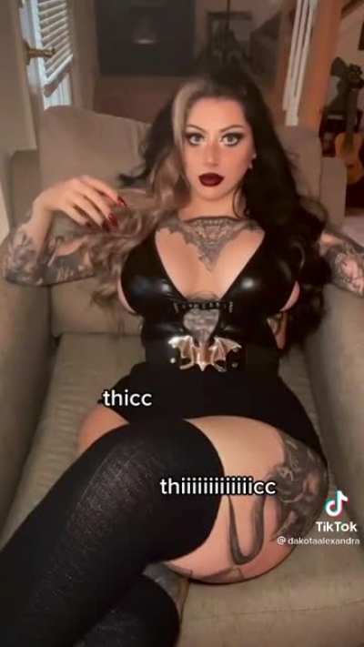 That is one juicy ass thigh damn 🤤