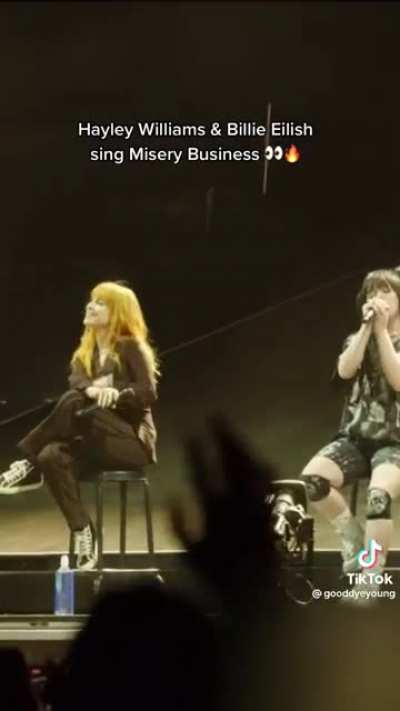 hayley williams & billie eilish at coachella ⛺️. imagine a collab 👀🎶