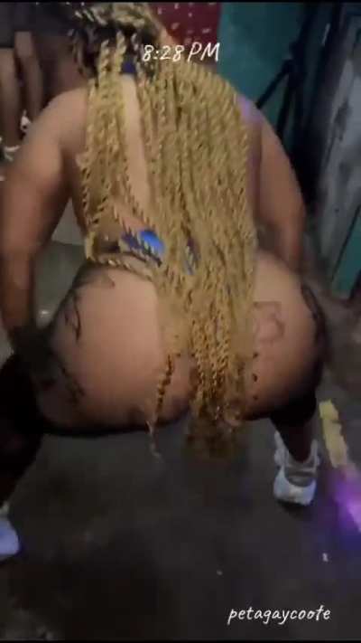 Thickaaaaz 🔥 (@lad<wbr>y_mat<wbr>terho<wbr>rn)