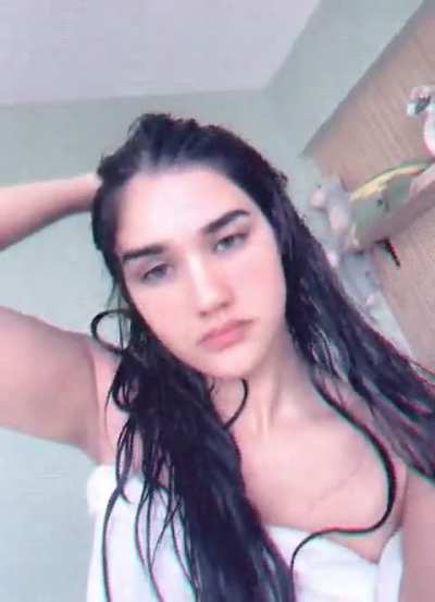 She even dropped her towel in the full video (secret: I have the full video)