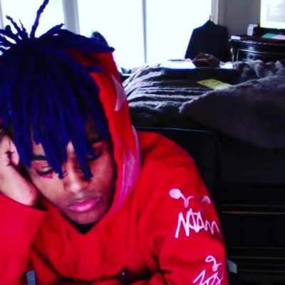 Watching this video makes me sad 😞 I miss Jah so much! Also I love that hoodie I need it