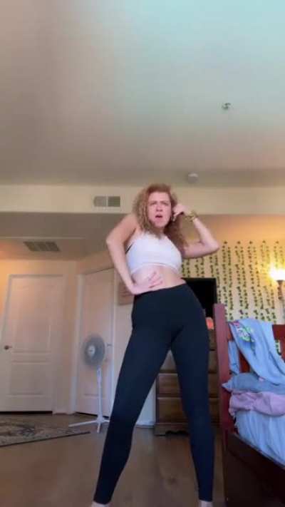 T*ylor Sw*ft performing Call Me Maybe