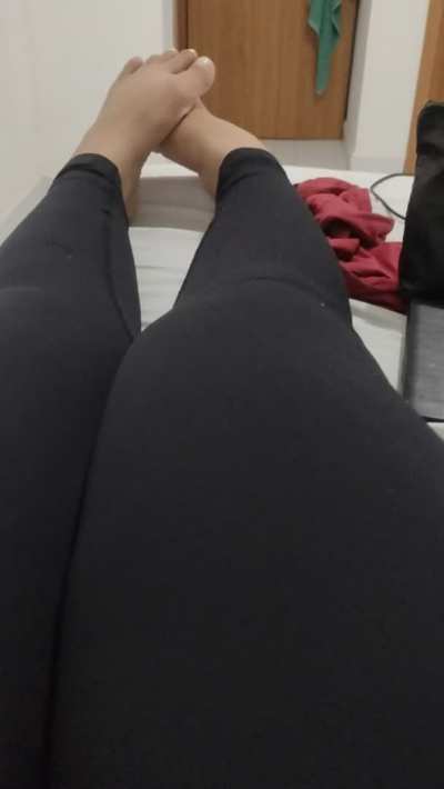 my little feet and thick thighs
