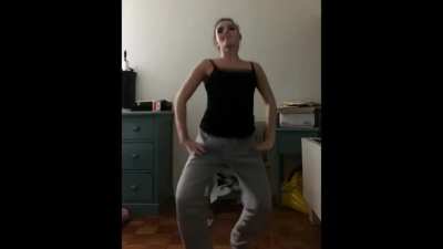 Camren Bicondova dancing 🍑