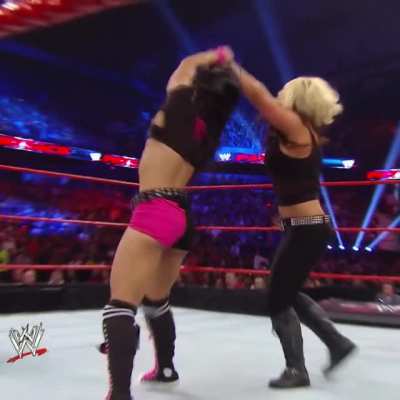 AJ Lee [2 MIC]