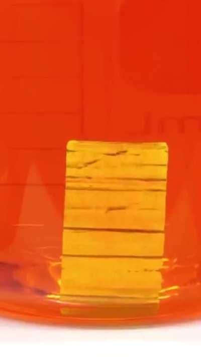 Disolving gold in acid