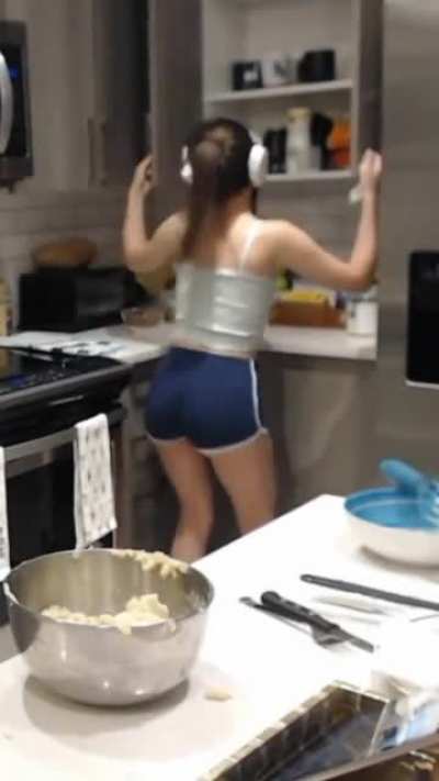 😈