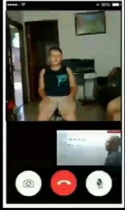 El niño austista en clases online