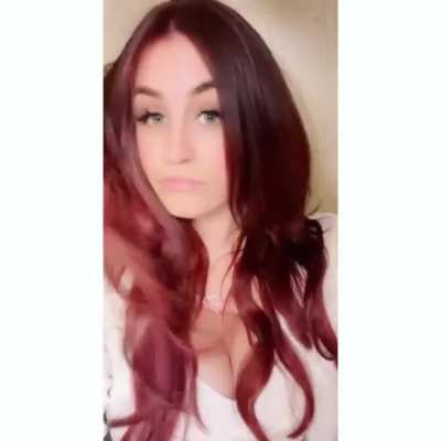 She looks hot in any hair color🔥🥵