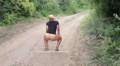 mimi twerk