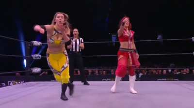 Hikaru Shida gets the win!