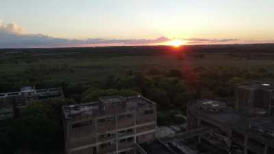 Atardecer en la fábrica militar abandonada - Pilar