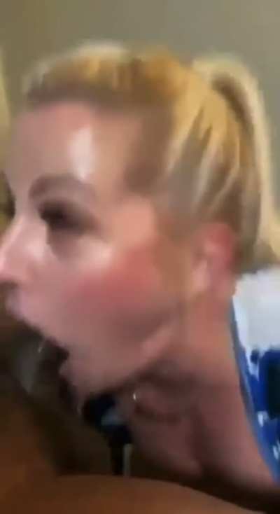 Mom of two hasn't forgotten how to throat big cocks ðð<wbr>