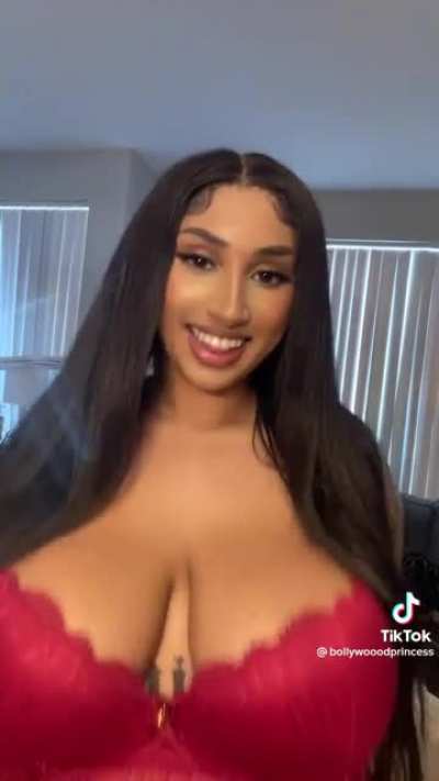 (boll<wbr>ywood<wbr>princ<wbr>ess) Big boobs indian girl