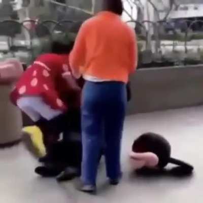 Girl vs minnie mouse.