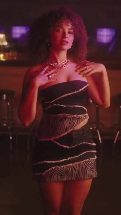 Ella Eyre