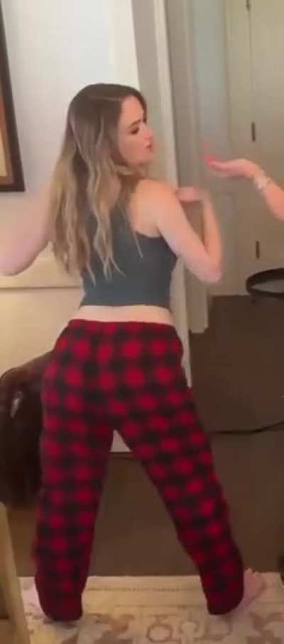 Shaking that ass!