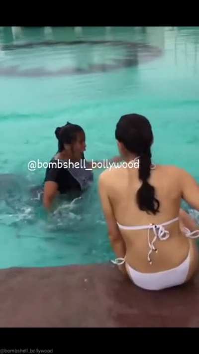 Sara Ali Khan ki Gaand 😘😍💕👙