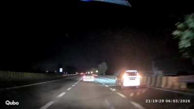 A plateless WagonR and a taxi cruising at 60 km/h across the overtaking and car lanes on the Yamuna Expressway.
