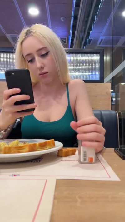Любит соль, нравится она её