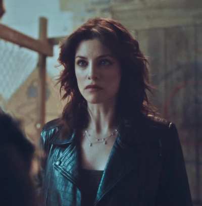 Jessica De Gouw in Sunny Nights [S1E1-2025]