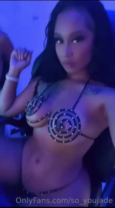 👀