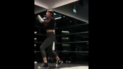 Let’s talk about her amazing form!