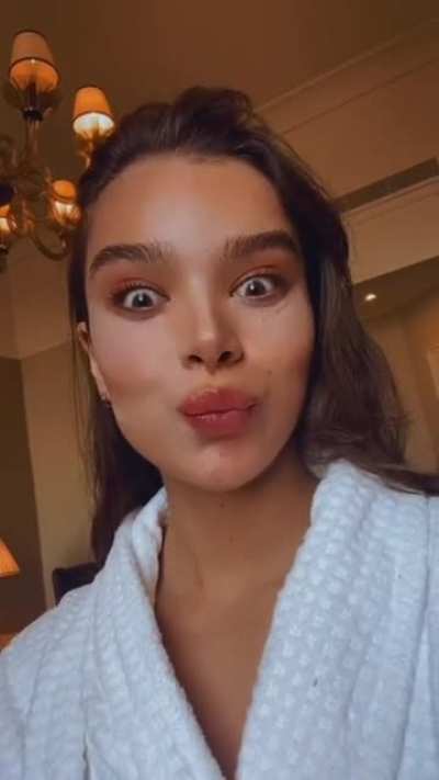 Hailee Steinfeld