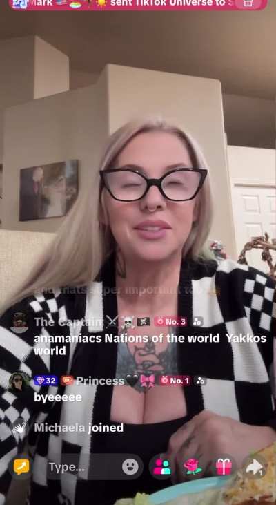 Grandma Kat’s filter fights for its life as Steve shouts out the Reddit 😌