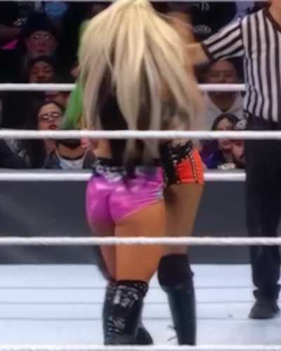 Which attire of Toni’s is your favorite?