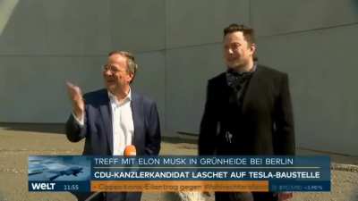 Elon Musk lacht über die Frage von Laschet