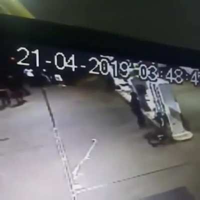 Man avoids pistol shots at close range