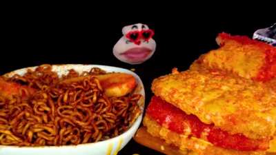 realmouth devours a buncha noodles