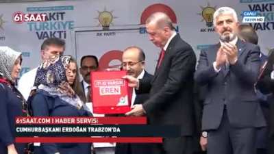 Ne yüzsüzlükler gördü bu devlet... Ne diyebilirim ki adaletini sikeyim dünya. 00:55 sağdaki orospu çocuğuna da bi bakın bu arada videoda birazcık bile samimiyet yok Allah belanızı versin lan nasıl utandım amk