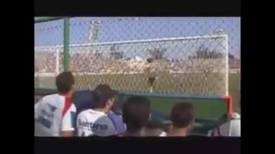 Futebol é espaço de acolhimento, o goleiro definitivamente se sentiu abraçado pela torcida