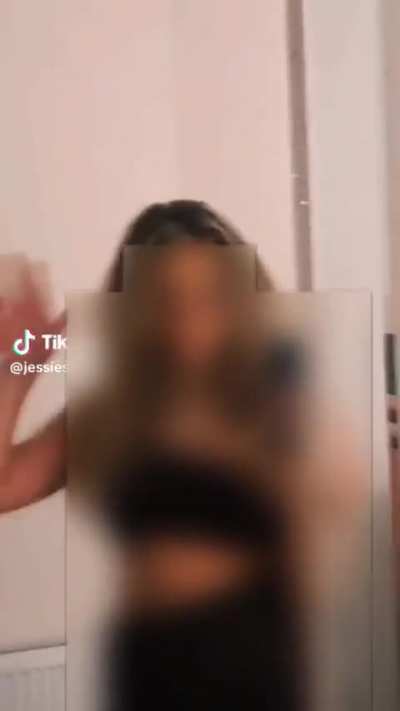 Gooning to tiktok thots again ?