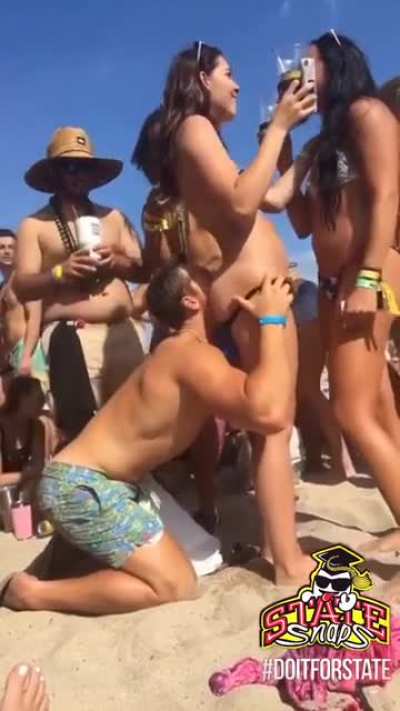 Chick Gets Her Ass Eaten By A Stranger In Public