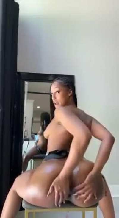 MizzTwerksum 