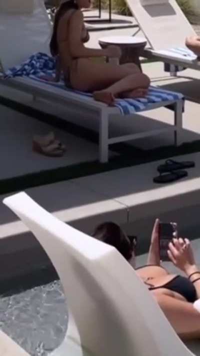 Lounging lowkey from Hanna’s story 
